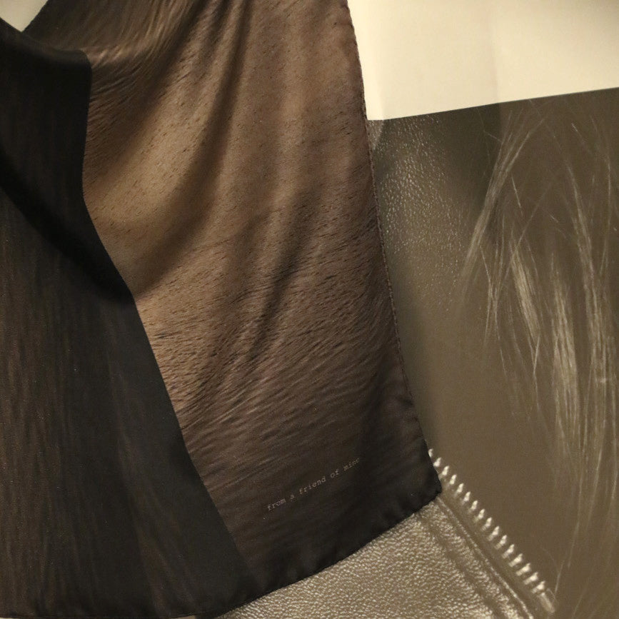 Luxury accessories online & in Paris! Buy dark fashion silk scarf styles for women. Deutz & neck scarf styles are perfect gifts for women.