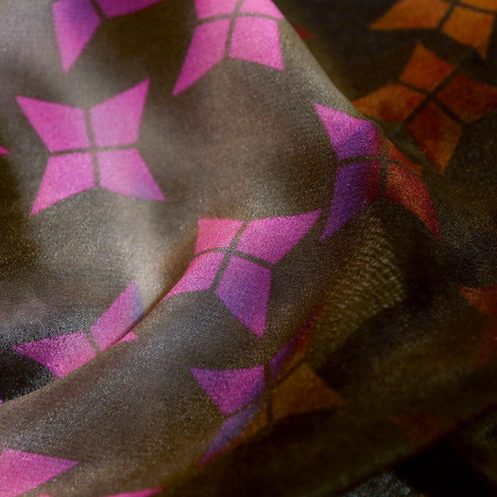 Très bonne qualité du crêpe de chine; Very fine quality of the silk.