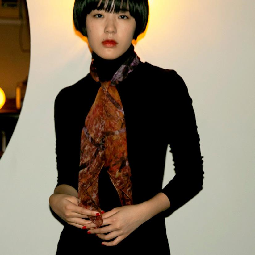 畫廊人員穿搭法式絲巾 領巾造型