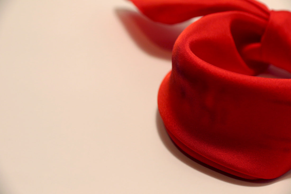 buy-beautiful-stylish-red-scarf-paris-taipei-tokyo-スカーフ スカーフコーデ-vogue