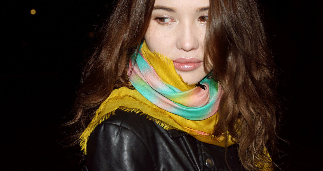 最高の品質と良い価格で美しい高級スカーフを購入する Buy beautiful big fringe scarf styles for women online, in paris, taipei & tokyo.