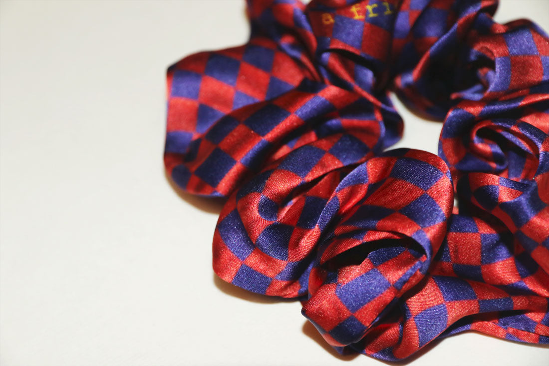 Buy Best Fashion Silk Scrunchies Online, in Paris, Tokyo, or Taipei; available for Selfridges, Le Bon Marché, Dover Street Market, Barneys New York, and Isetan.
