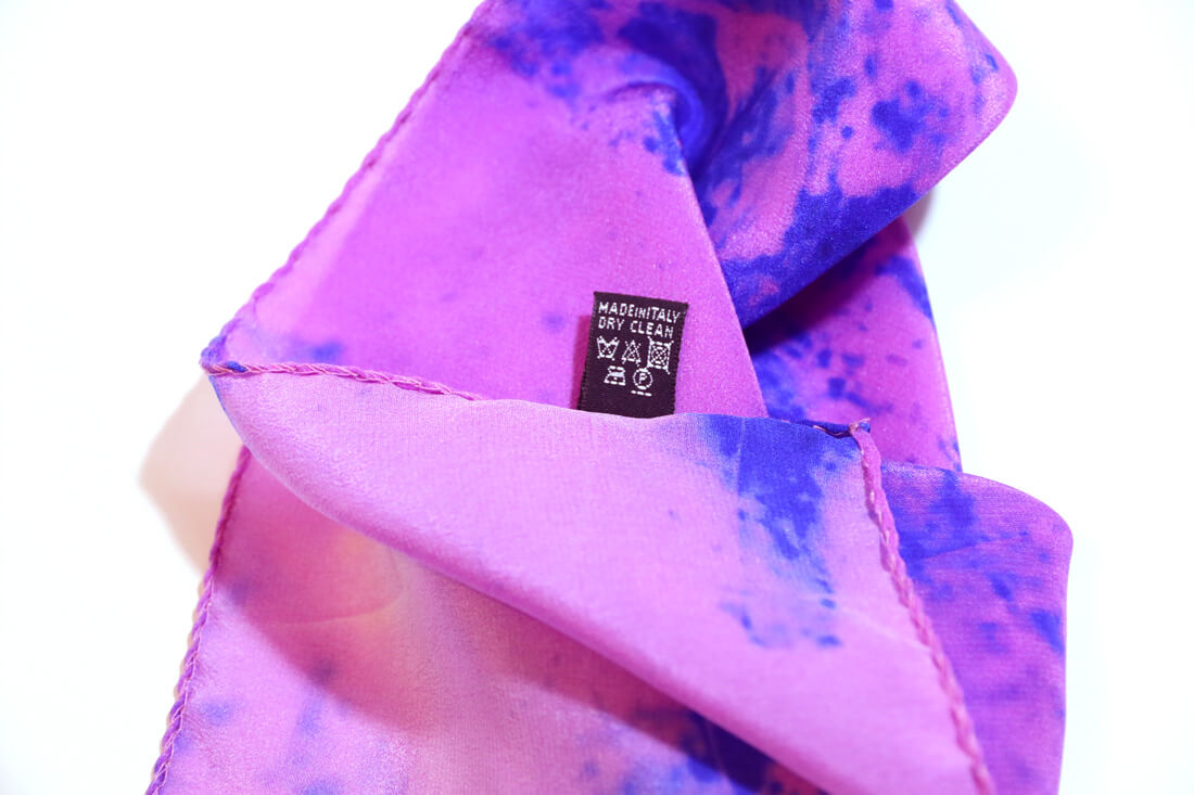 Fuchsia gift silk scarf for women made in Italy; buy online paris taipei tokyo. スカーフ 通販 女性 プレゼント. 桃紅色精品絲巾.