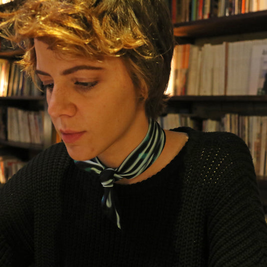 最高の品質と良い価格で美しい高級スカーフを購入する. Shop Fashion Bandana & Silk Scarf online, Paris, Taipei, Tokyo. Harrods, Isetan, David Jones.