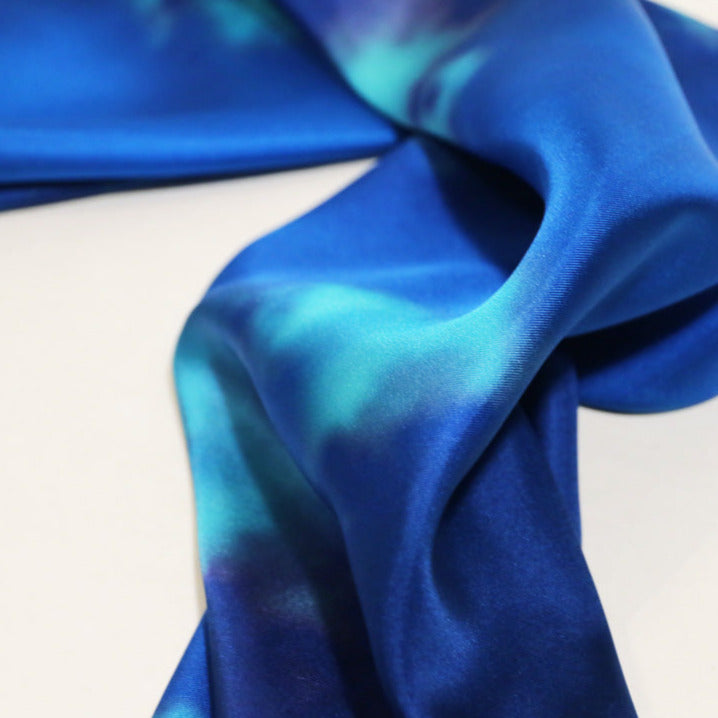 < 限量發行 >  "Labyrinth11" 純絲藍色印花絲巾  140 x 140公分 義大利製作