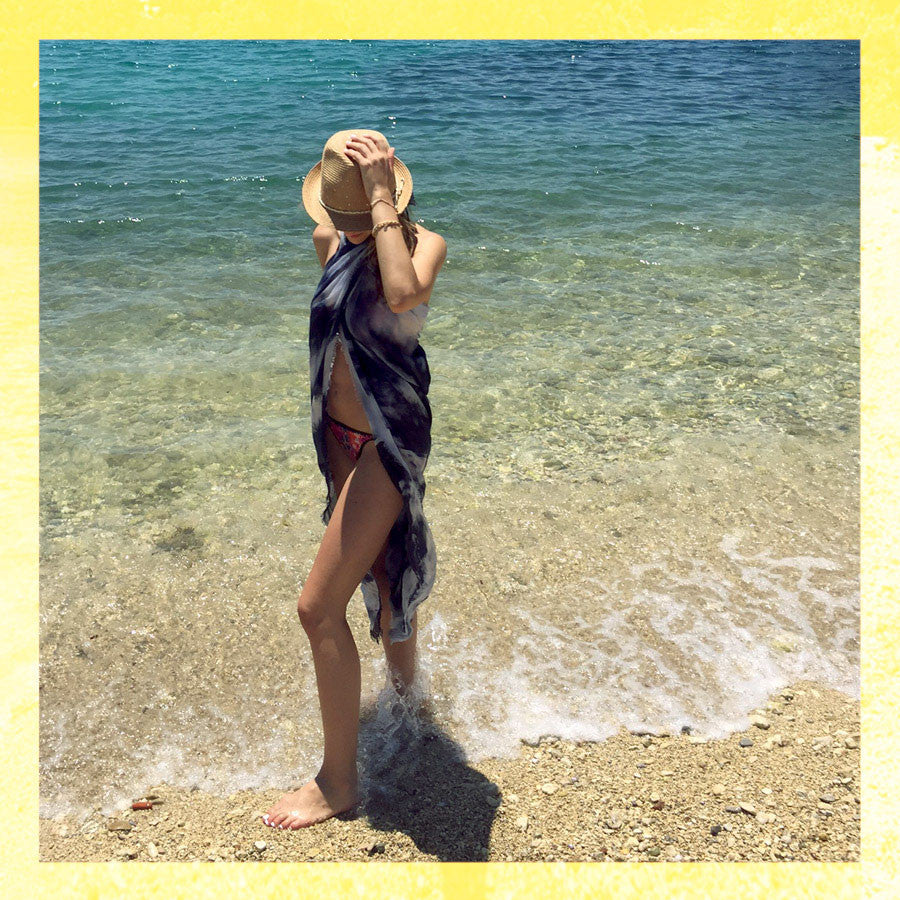 Buy luxury fashion scarf style from a friend of mine online paris taipei tokyo osaka takashimaya. Perfect gift for women as a sarong or beachwear.